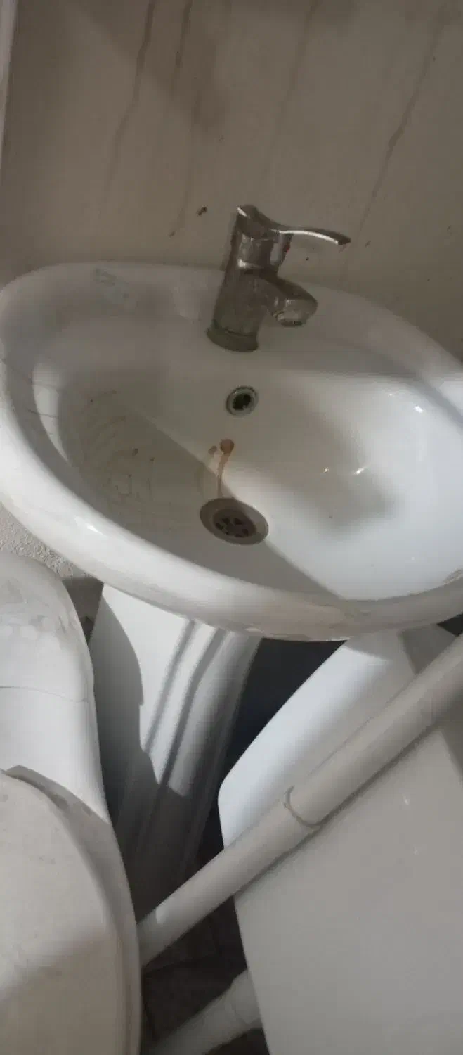 توالت فرنگی. روشویی. فلاش تانک. آینه و جا مایعی|لوازم سرویس بهداشتی|زاهدان, |دیوار