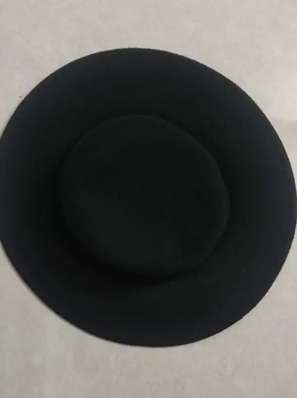 کلاه لبه دار فدورا|لباس|قم, شاه ابراهیم|دیوار