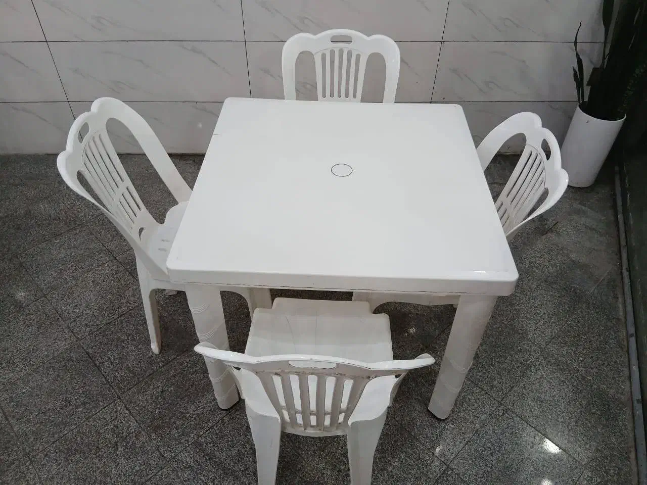 میز و صندلی پلاستیکی|کافی‌شاپ و رستوران|لاهیجان, طالقانی|دیوار