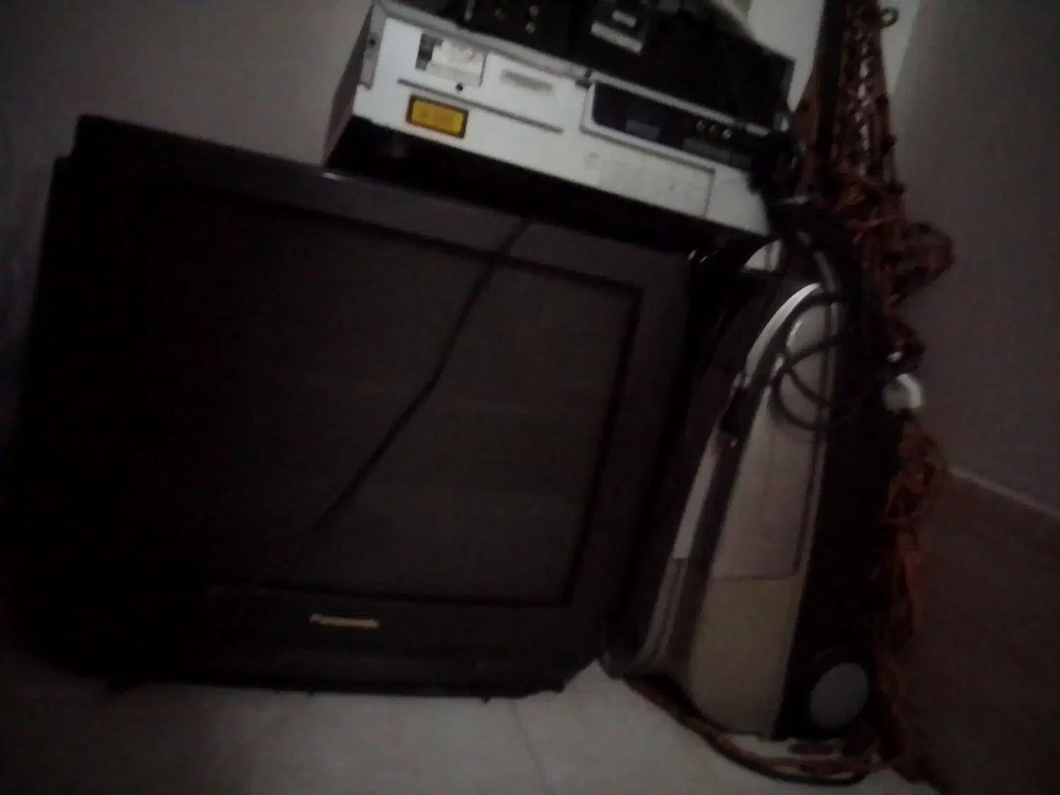 یه سری وسایل منزل تلویزیون ۲۱ ویدیو دستگاه سی دی|سایر لوازم برقی|رشت, گلزاران|دیوار