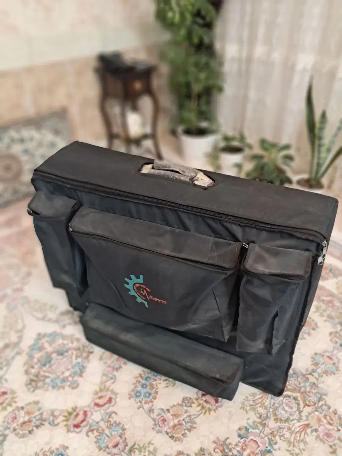 تخت پرتابل در حد نو|آرایشگاه و سالن‌های زیبایی|تربت‌حیدریه, قائم|دیوار