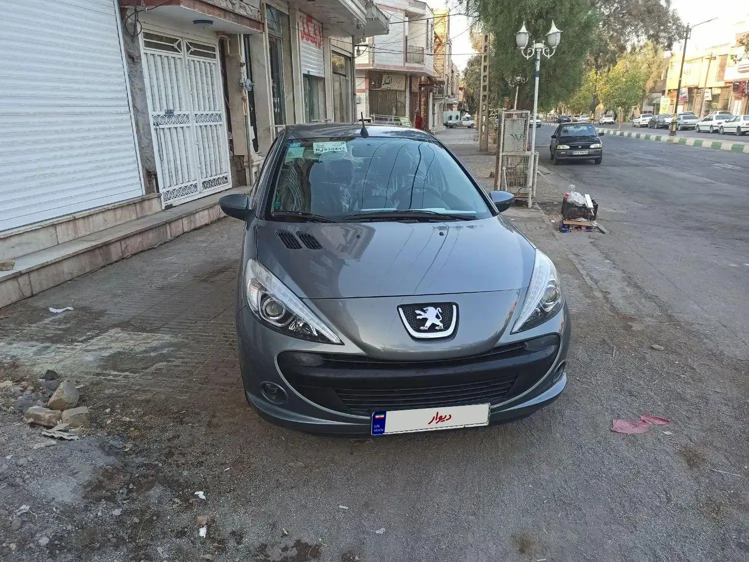 207نوک مدادی مدل 1401سقف فلز دنده .در حد|خودرو سواری و وانت|بم, |دیوار