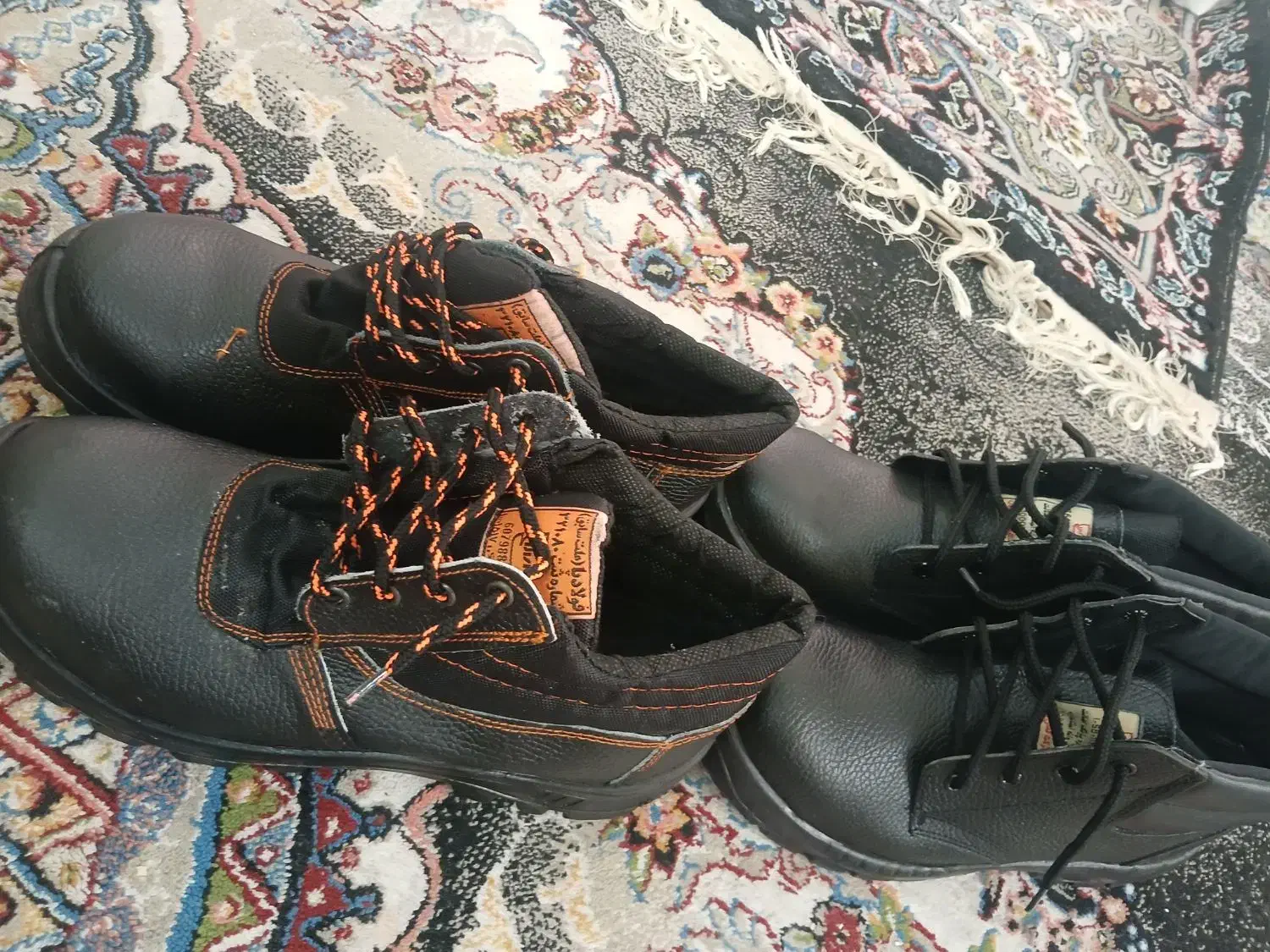 کفش ایمنی|کیف، کفش، کمربند|شیراز, کوشک میدان|دیوار