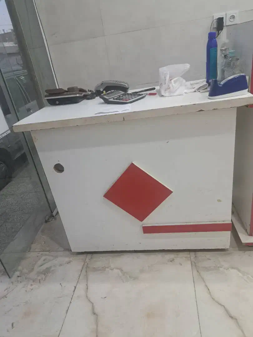 دو تا ویترین یه قفسه بلند|فروشگاه و مغازه|ماهدشت, |دیوار