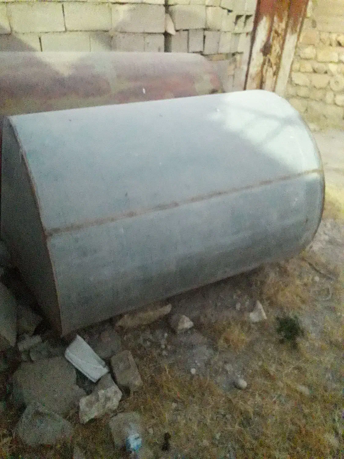 تانکر گالوانیزه ورق ضخیم ۱۵۰۰لیتری کاملا سالم|مصالح و تجهیزات ساختمان|اردل, |دیوار