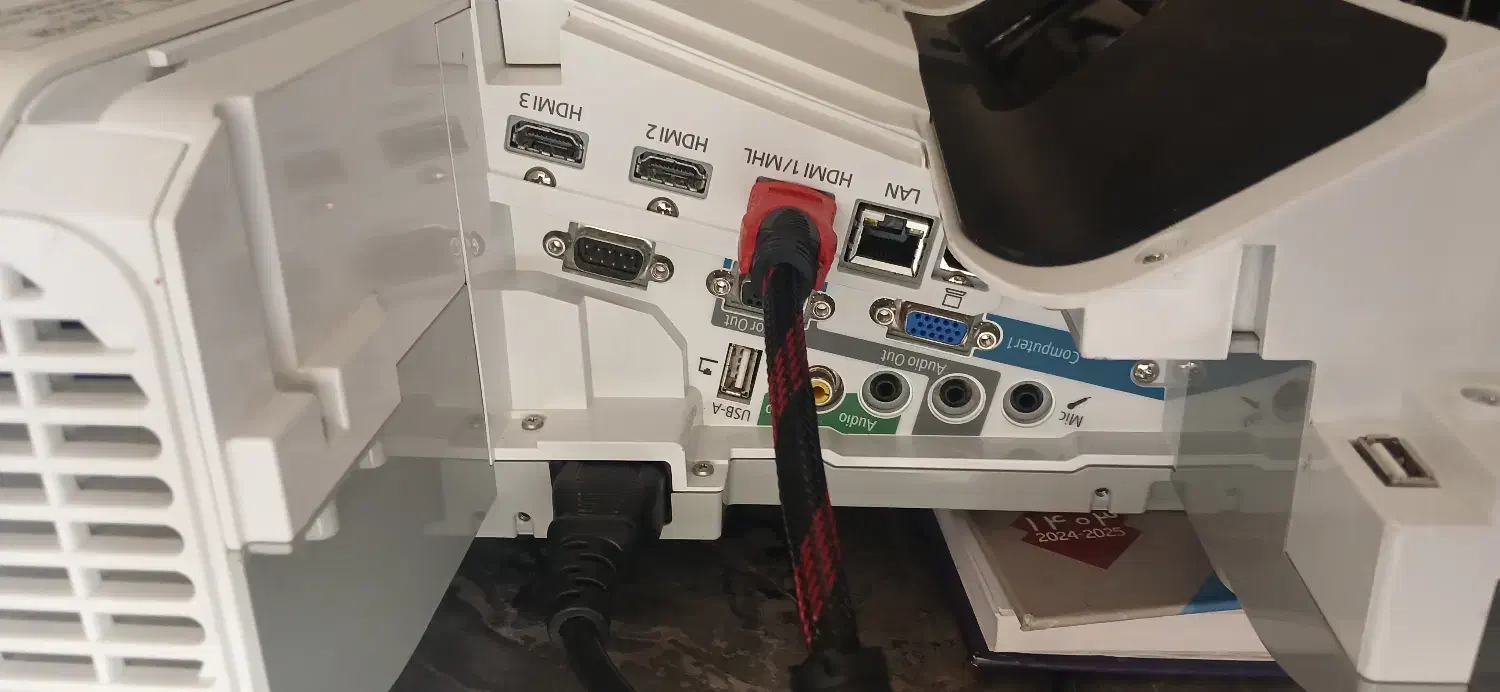 ویدئو پرژکتور ultra short  اپسون EPSON|تلویزیون و پروژکتور|نجف‌آباد, ویلاشهر|دیوار