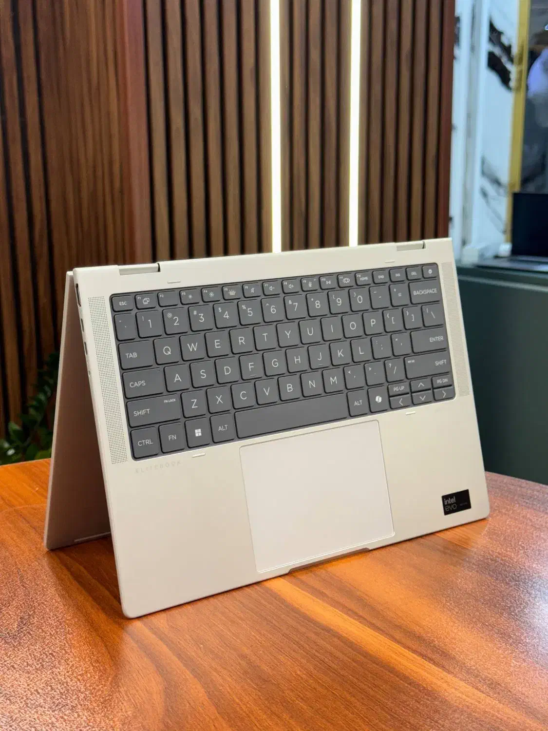 لپتاپ کمیاب 2024 پردازننده H لمسی و چرخش 360  hp|رایانه همراه|تهران, فلسطین (میدان انقلاب)|دیوار