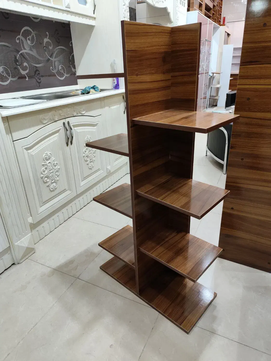 استند طرح درختی|کتابخانه، شلف، قفسه‌های دیواری|یزد, |دیوار