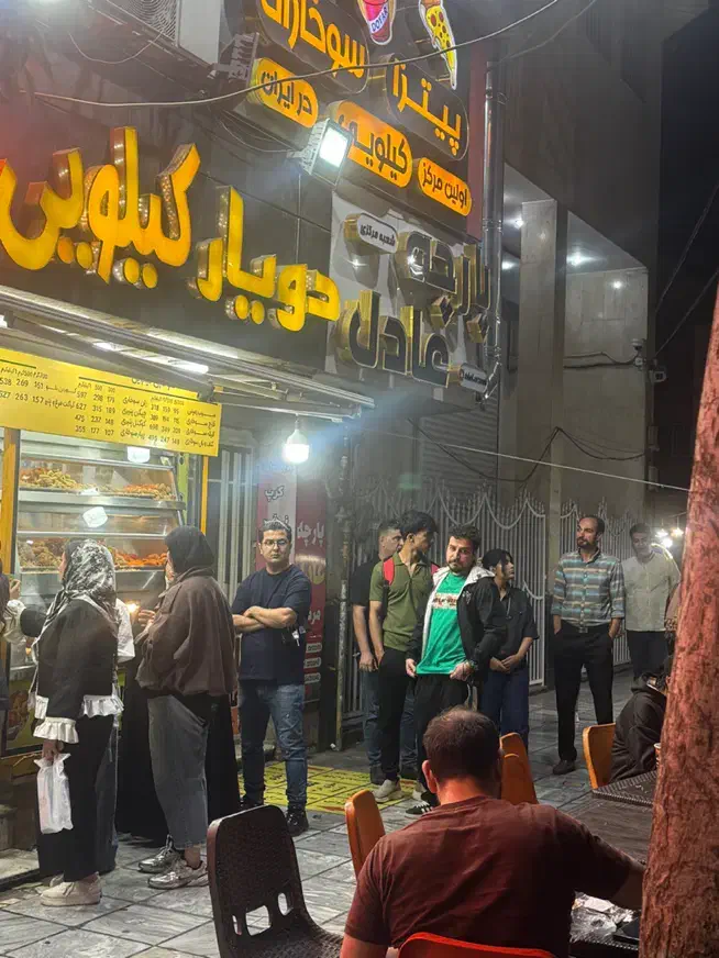 تعدادی همکار فست فود نیازمندیم|استخدام خدمات فروشگاه و رستوران|کرج, گلشهر|دیوار