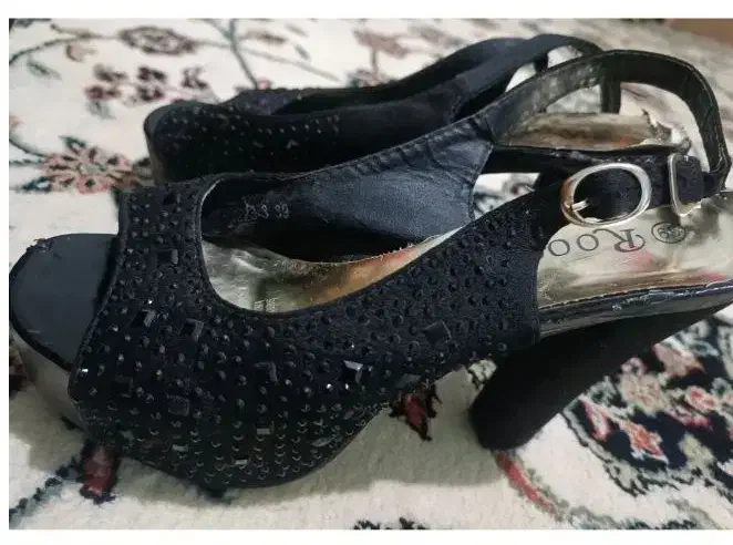 کفش|کیف، کفش، کمربند|دوگنبدان, |دیوار