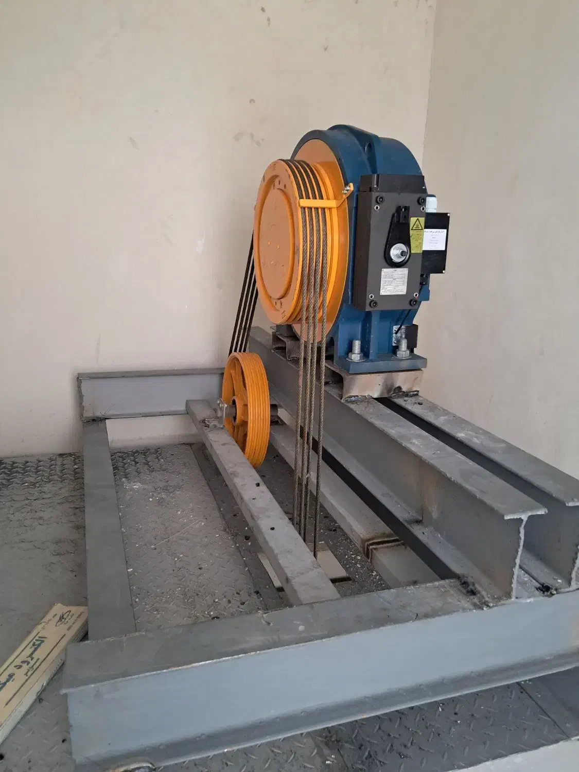 اسانسور وبالابر|خدمات پیشه و مهارت|لردگان, |دیوار