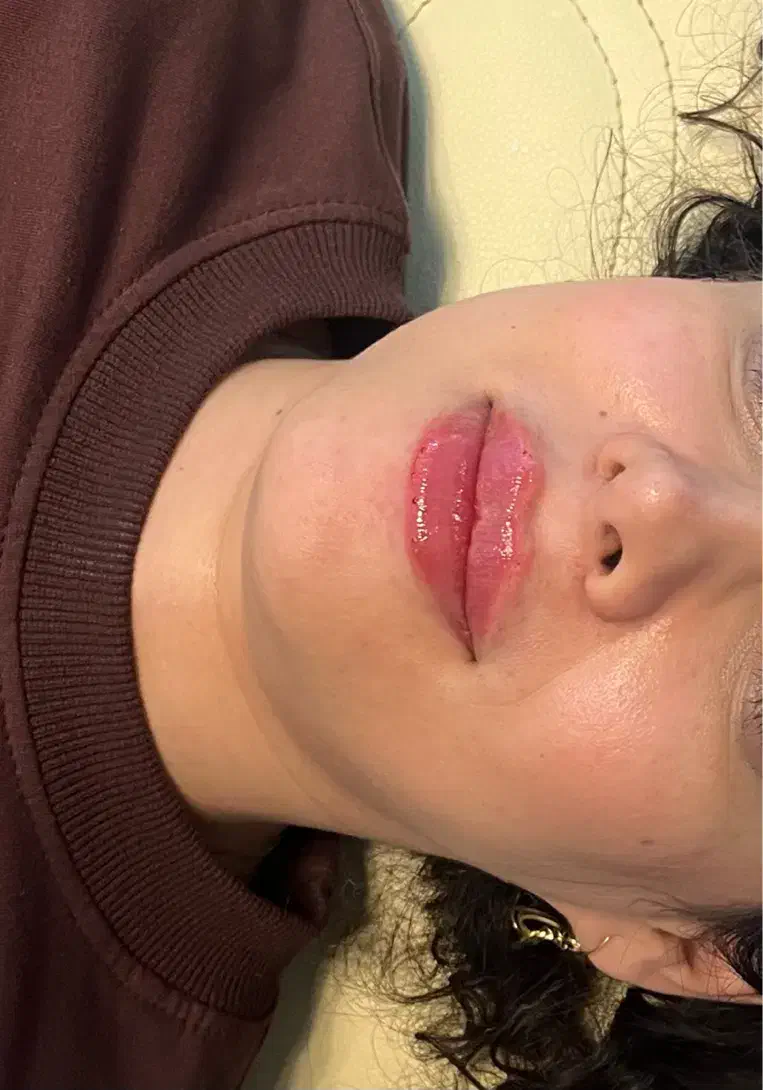 ژل لب روسی|خدمات آرایشگری و زیبایی|رشت, کاکتوس|دیوار