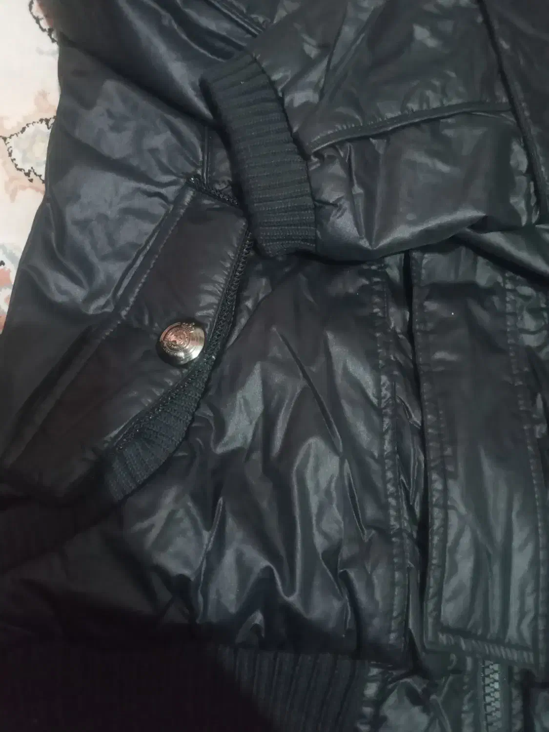 کاپشن مشکی|لباس|پرند, فاز ۱|دیوار