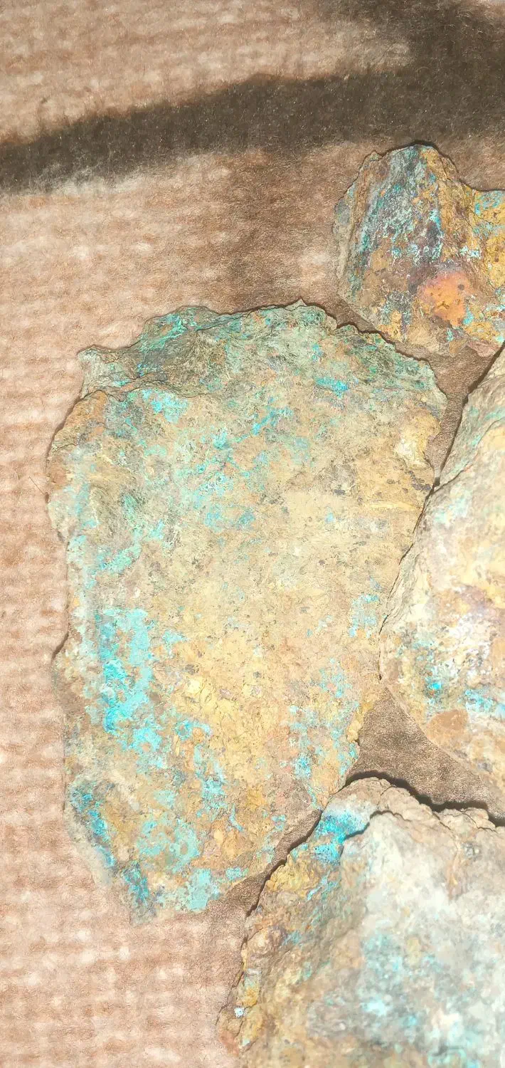 سنگ خام فیروزه|جواهرات|سهند, |دیوار