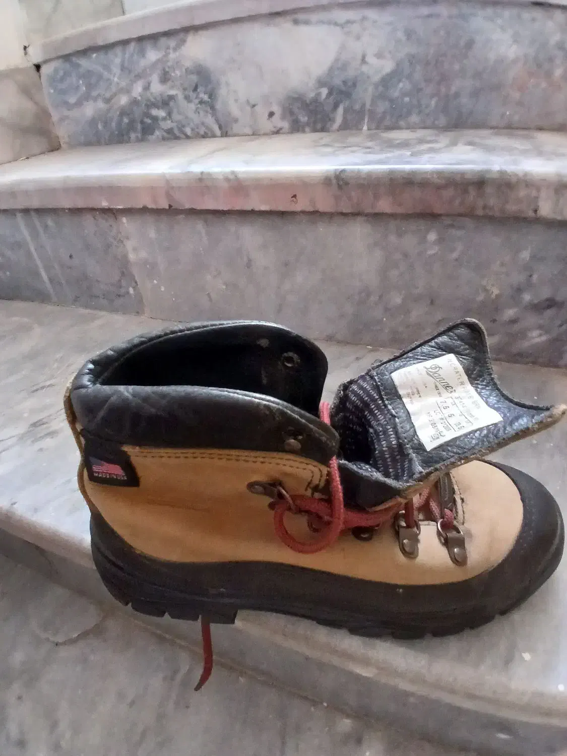 کفش کوه خارجی سایز ۴۰ و ۴۱ هستن|کیف، کفش، کمربند|کرمان, |دیوار