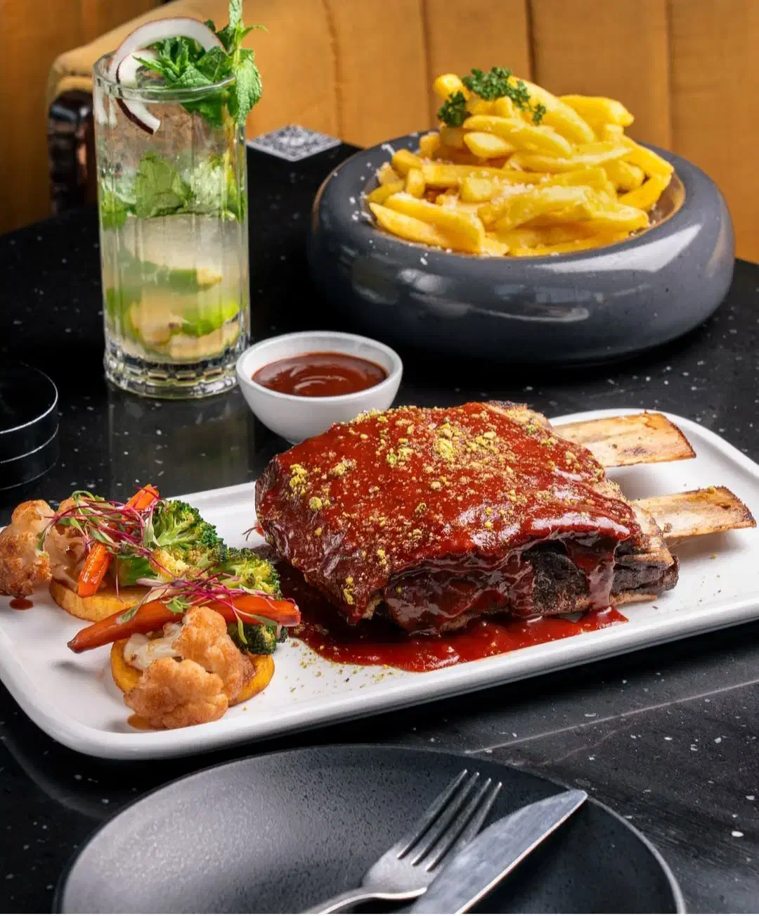 جذب فوری آقا در رستوران/با تمام امکانات وحقوق بالا|استخدام خدمات فروشگاه و رستوران|تهران, نیاوران|دیوار