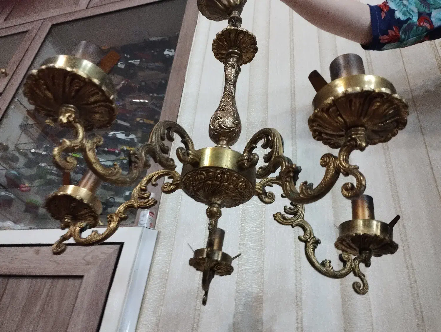 لوستر برنجی|لوستر و چراغ آویز|بندر انزلی, لاله|دیوار