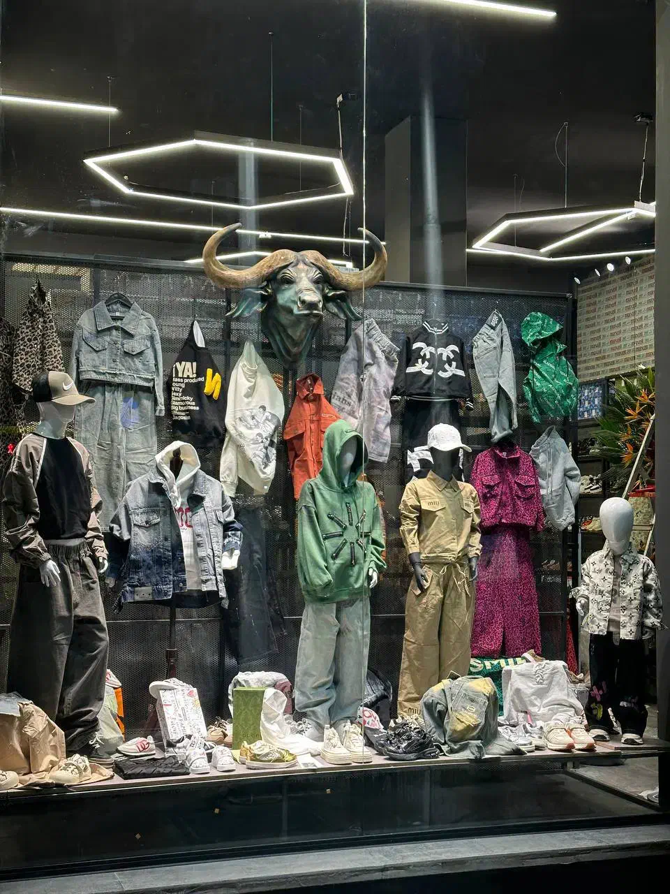 فروشنده لباس بچه خانوم و اقا|استخدام بازاریابی و فروش|تهران, بهار|دیوار