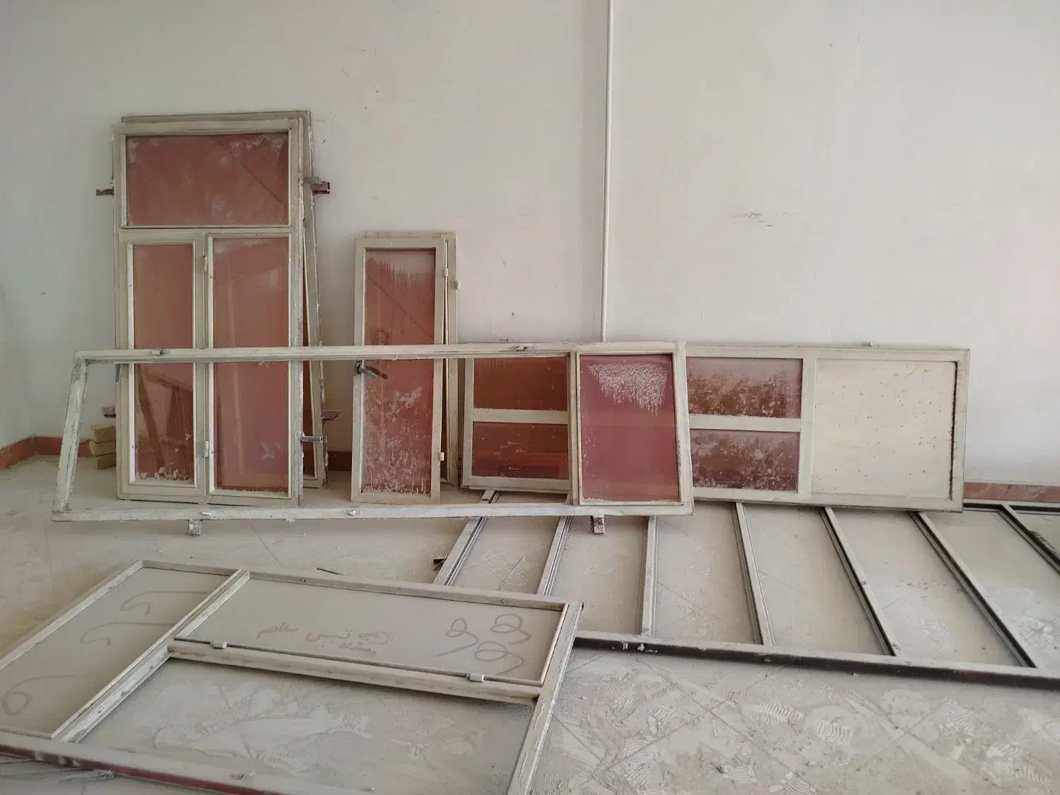 در و پنجره آهنی|مصالح و تجهیزات ساختمان|نورآباد, |دیوار