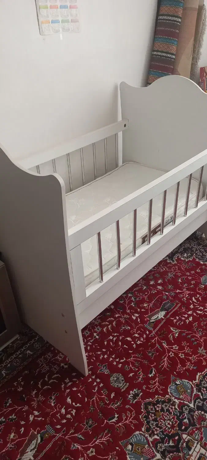 تخت خواب کودک با تشک|تخت و صندلی بچه|مبارکه, |دیوار