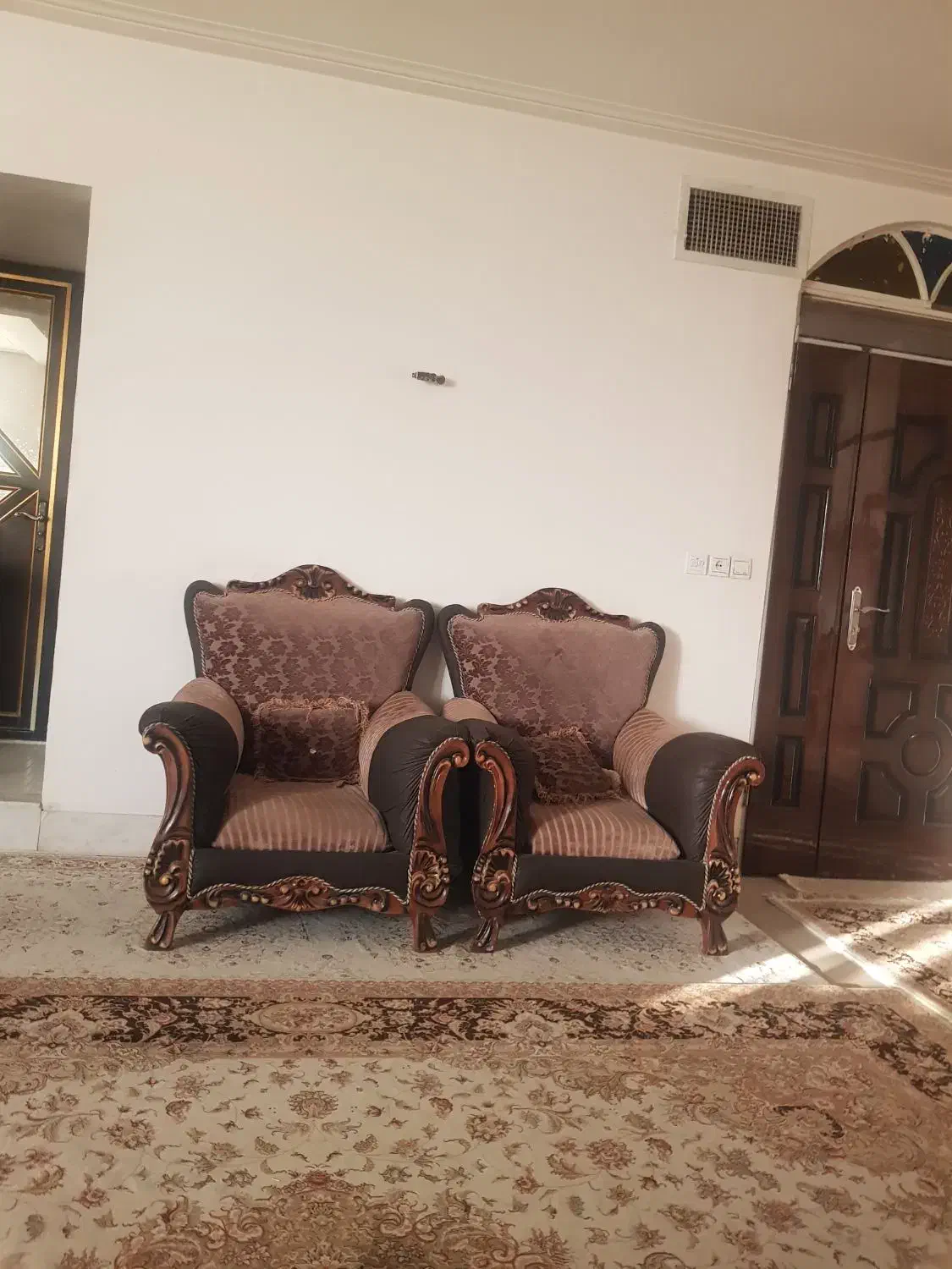 فروش مبل ۷ نفره تمیز|مبلمان خانگی و میز عسلی|جهرم, |دیوار