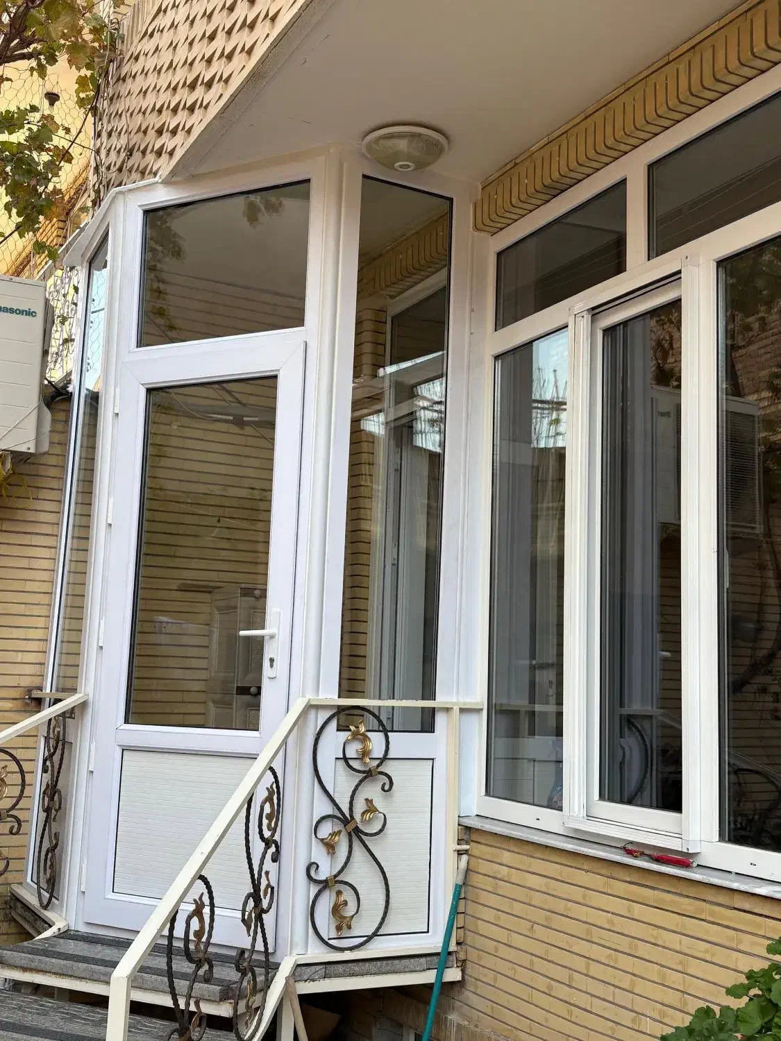 تولید و تعمیر درب و پنجره UPVC اقساطی|خدمات پیشه و مهارت|تبریز, |دیوار