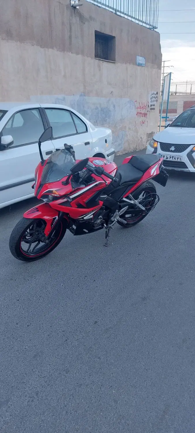 rs200|موتورسیکلت|اندیشه, اندیشه فاز ۱|دیوار