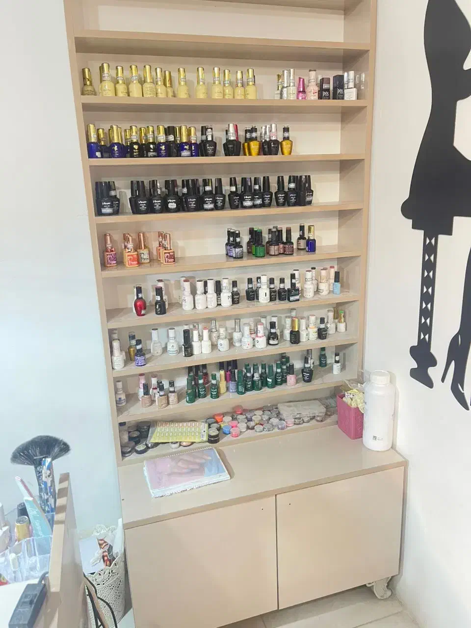 وسایل کاشت ناخن|آرایشگاه و سالن‌های زیبایی|سنندج, |دیوار