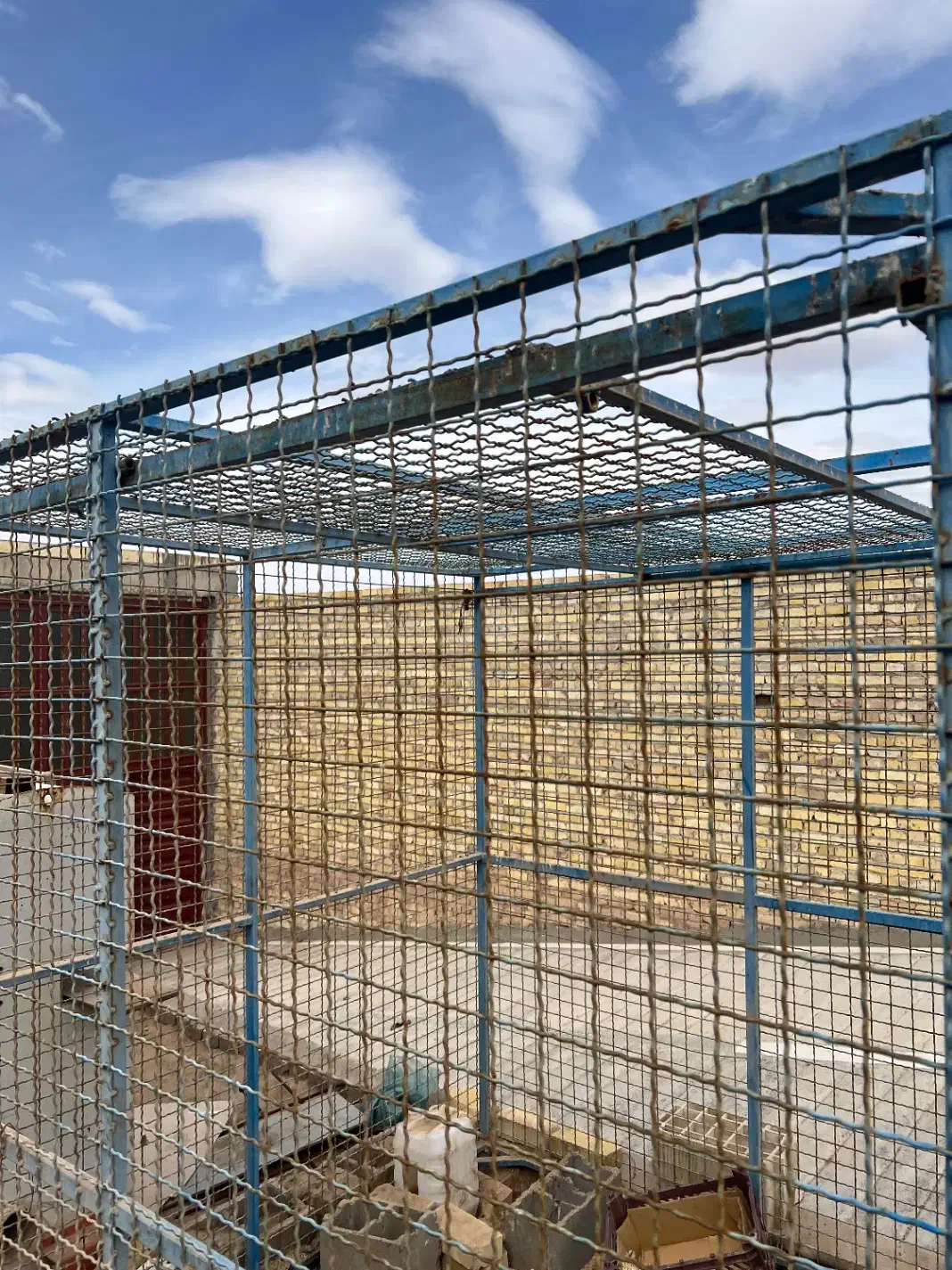 قفس مرغ و‌کبوتر فنس|لوازم جانبی حیوانات|یزد, |دیوار