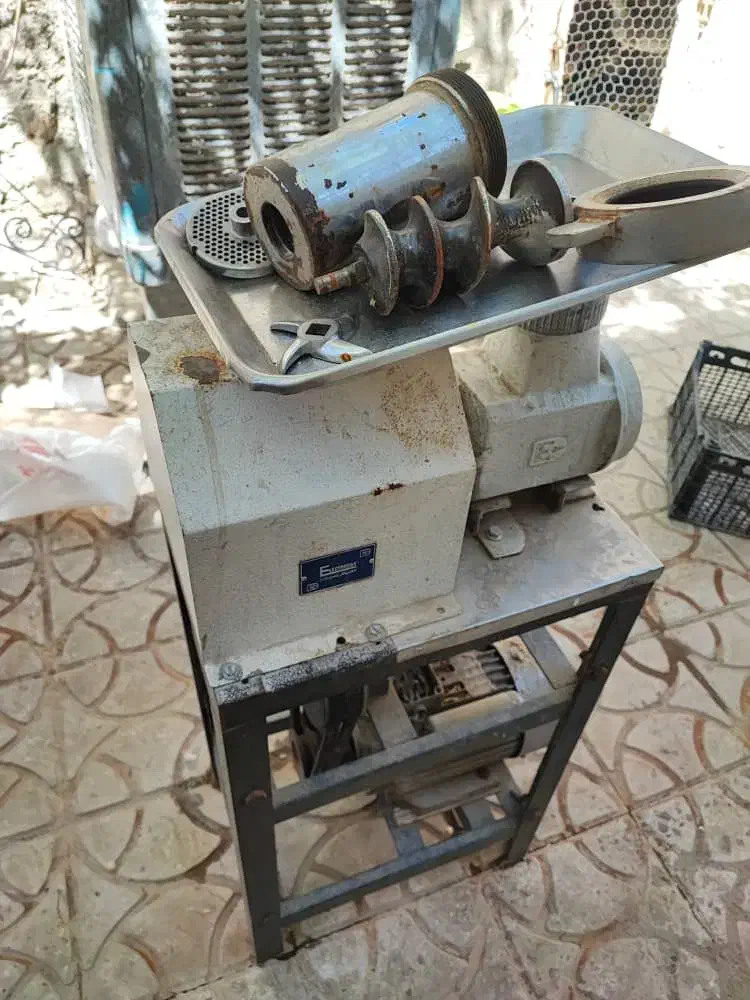 چرخ گوشت و لوازم ساندویچی|کافی‌شاپ و رستوران|کنگاور, |دیوار