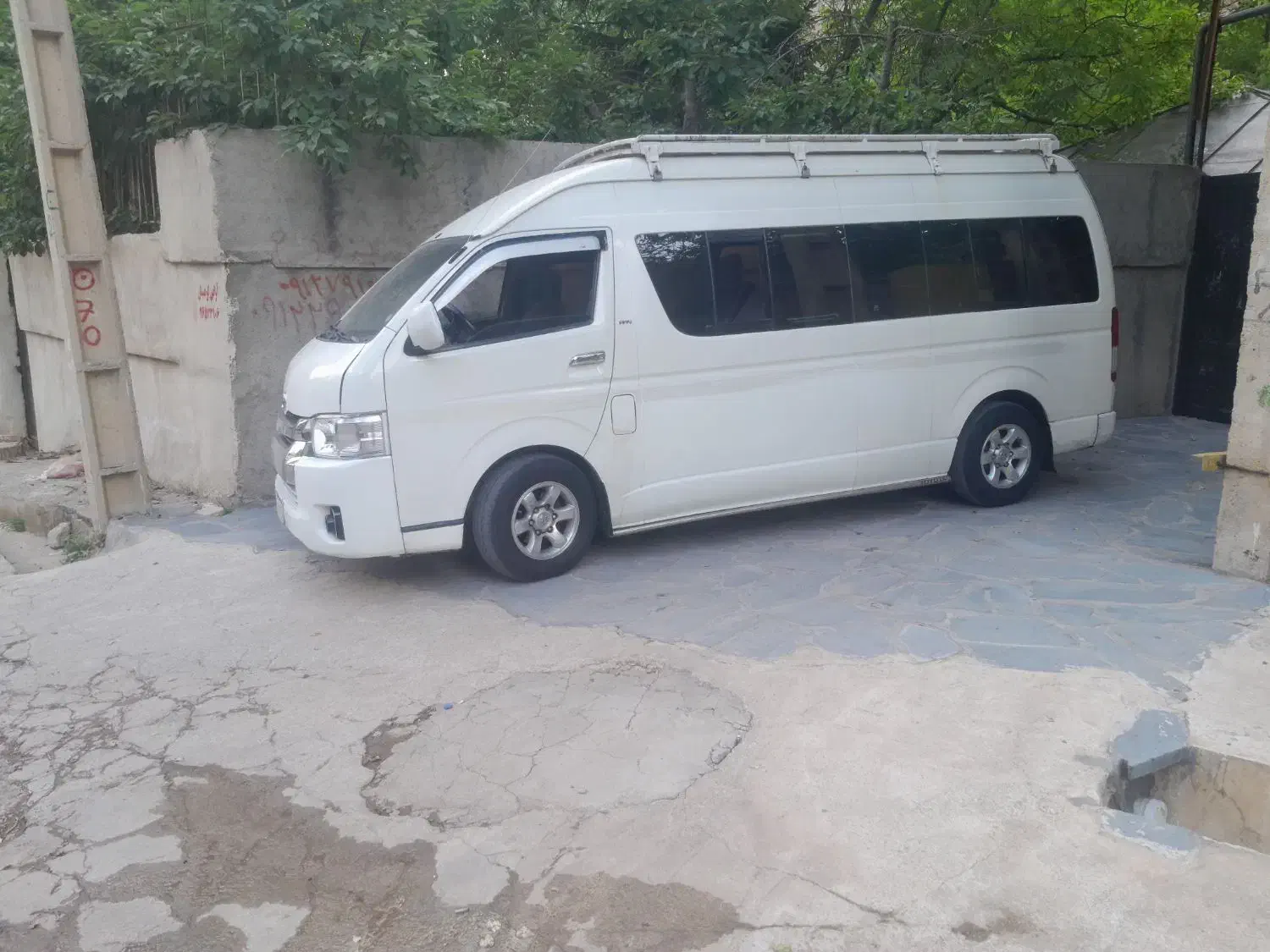 دربستی ون تویوتا هایس ۱۴نفره  ب نقاط کل کشور|خدمات حمل و نقل|ایلام, |دیوار