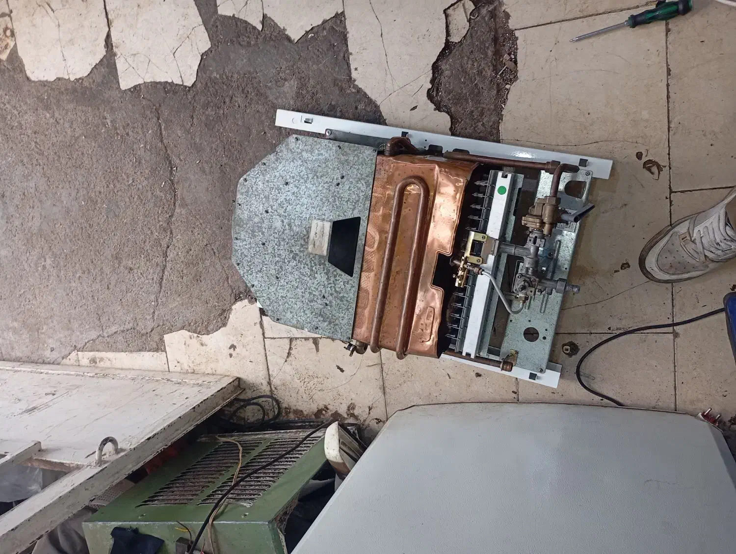 آبگرمکن دیواری بوتان|آبگرمکن، پکیج، شوفاژ|تربت جام, مطهری|دیوار