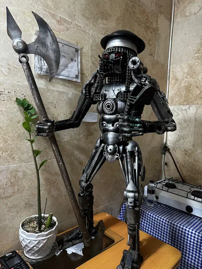 مجسمه آهنی|مجسمه، تندیس، ماکت|بندر انزلی, اطبا|دیوار