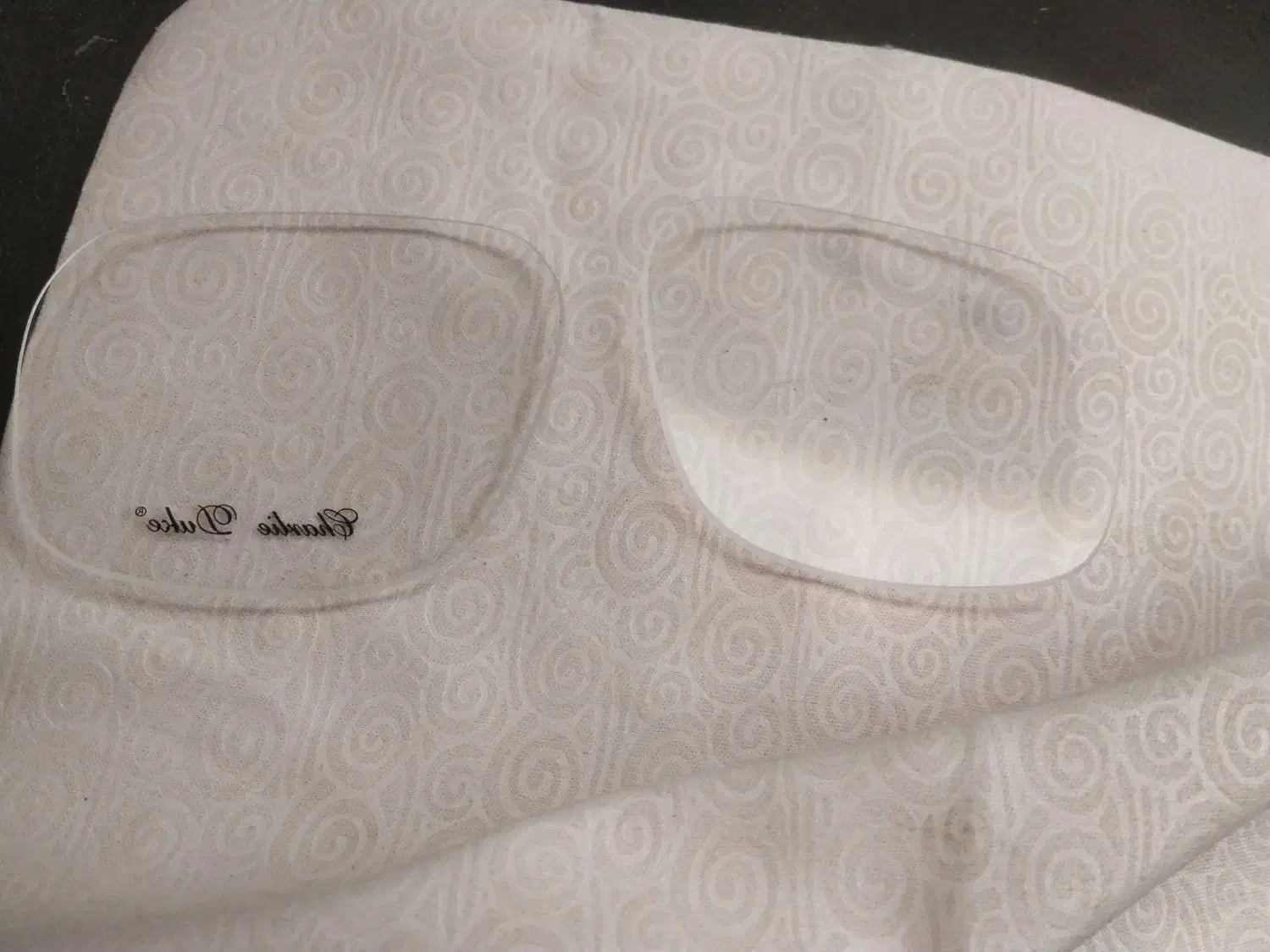 گم شدن عینک طبی|اشیا|بندر دیر, |دیوار