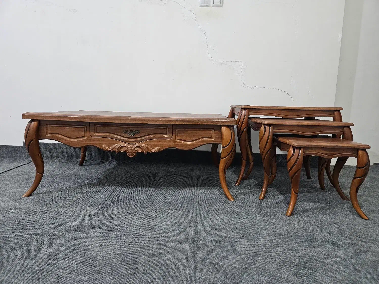 میز جلو مبلی کشودار و سه عدد گل میز شیک و تمیز|مبلمان خانگی و میز عسلی|عسلویه, |دیوار