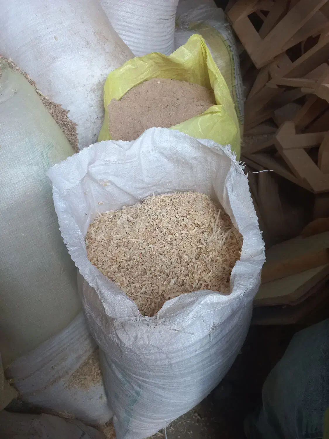 ۱۰۰ گونی پوشال و خاک اره چوب|عمده‌فروشی|چهارباغ, |دیوار