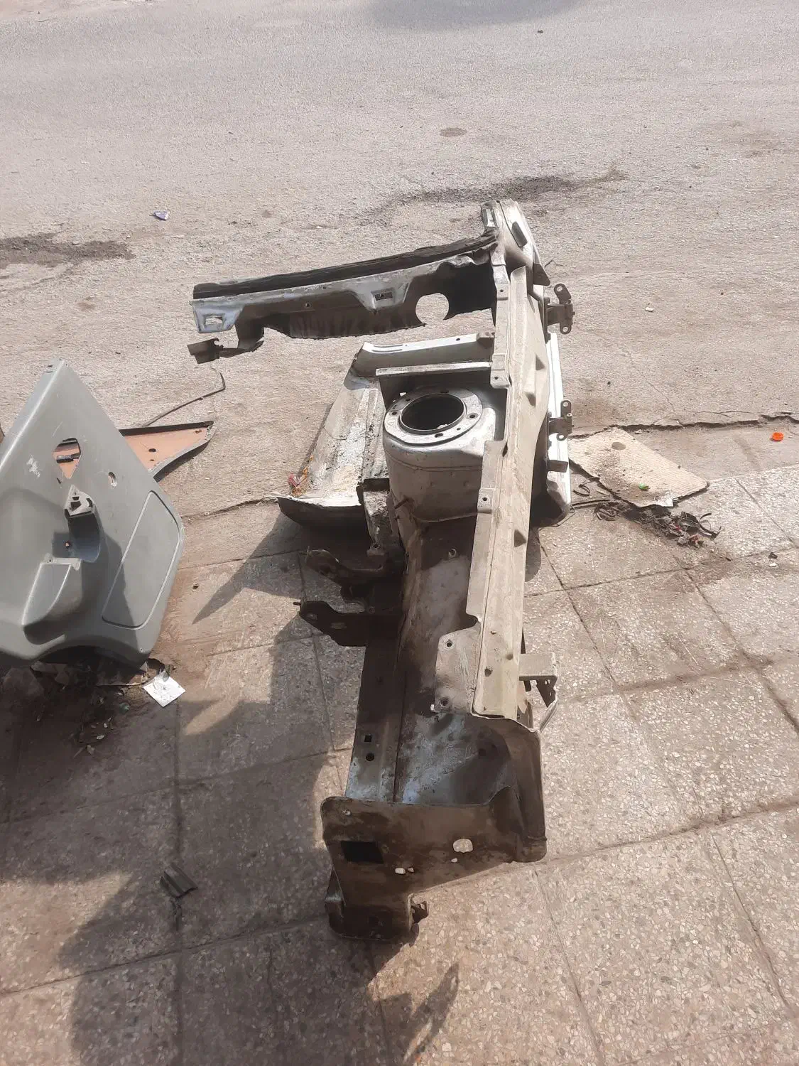 استوک قطعات بدنه.سقف و ستون کاپوت صندوق درب|قطعات یدکی و لوازم جانبی|اهواز, کمپلو جنوبی|دیوار