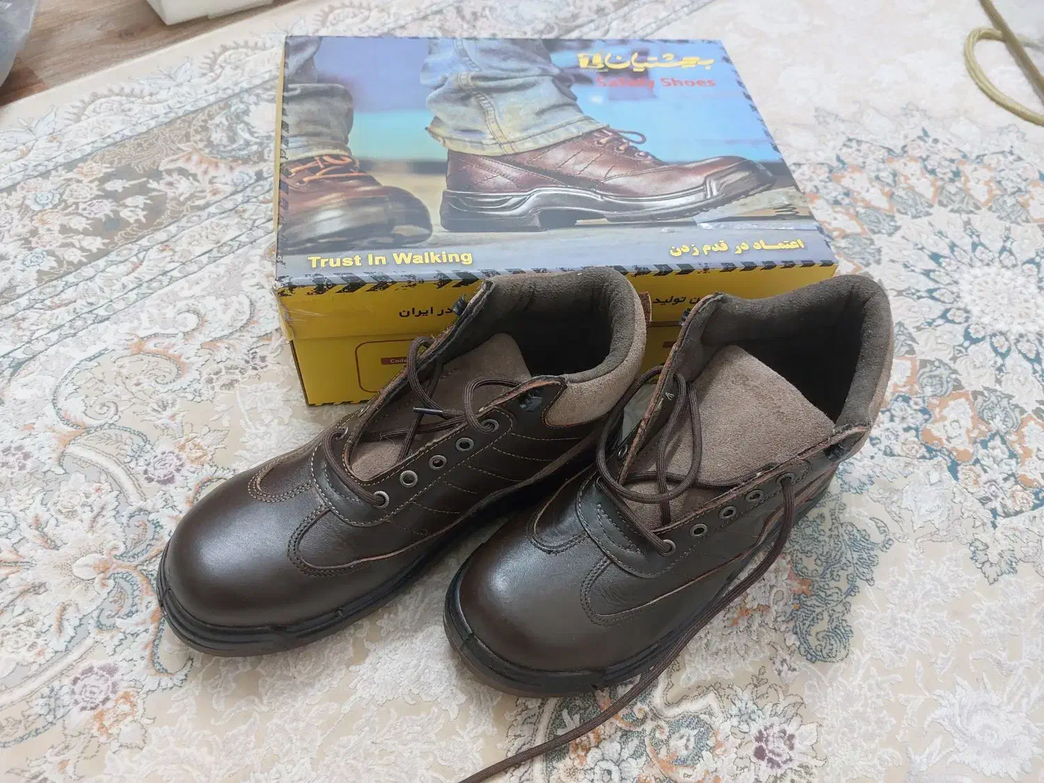 کفش ایمنی بهشتیان|کیف، کفش، کمربند|اندیشه, اندیشه فاز ۳|دیوار