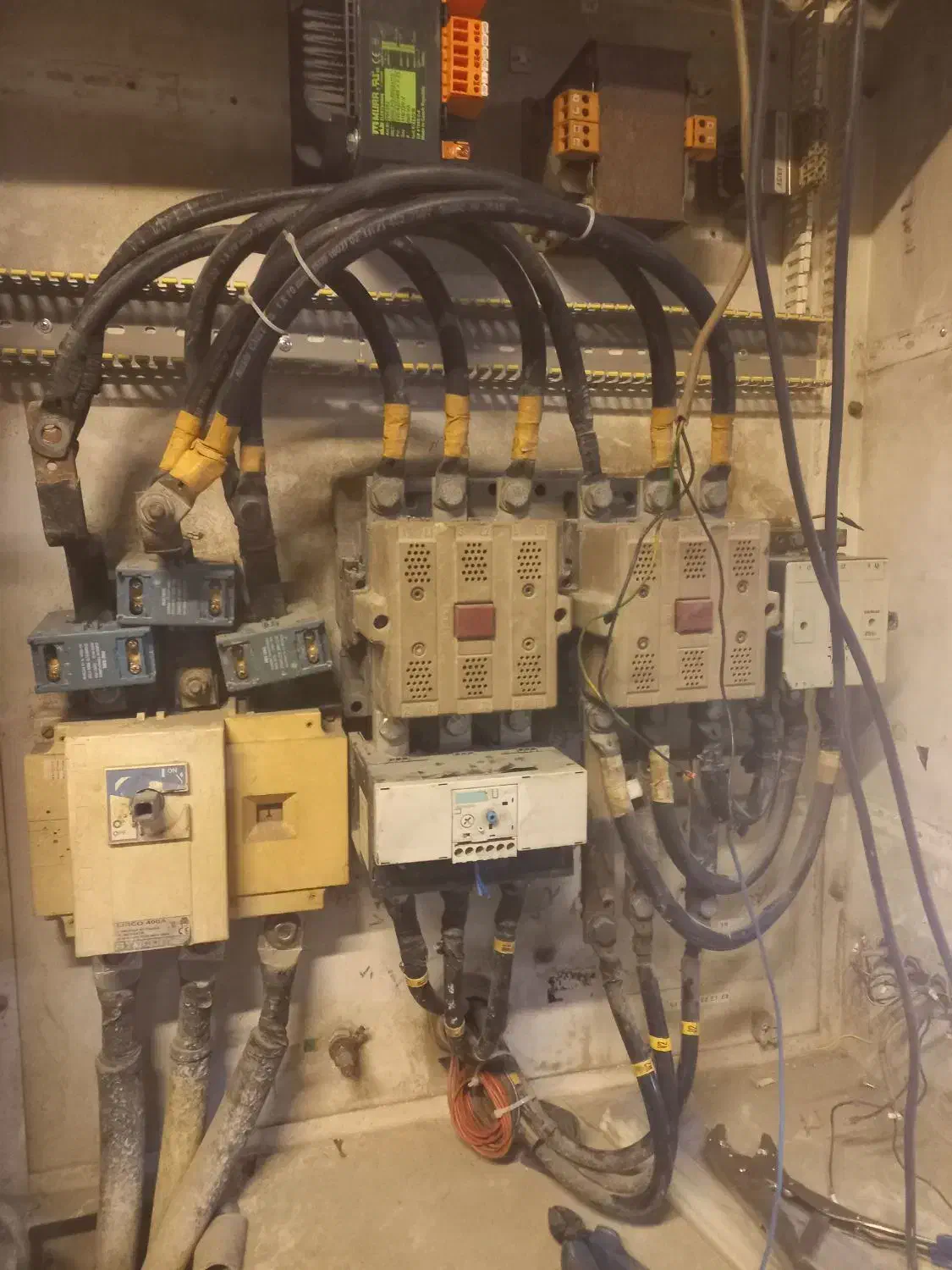 برق ساختمان برق صنعتی/اتصالی/فوری/برقکار/شبانه روز|خدمات پیشه و مهارت|اصفهان, نقش جهان|دیوار