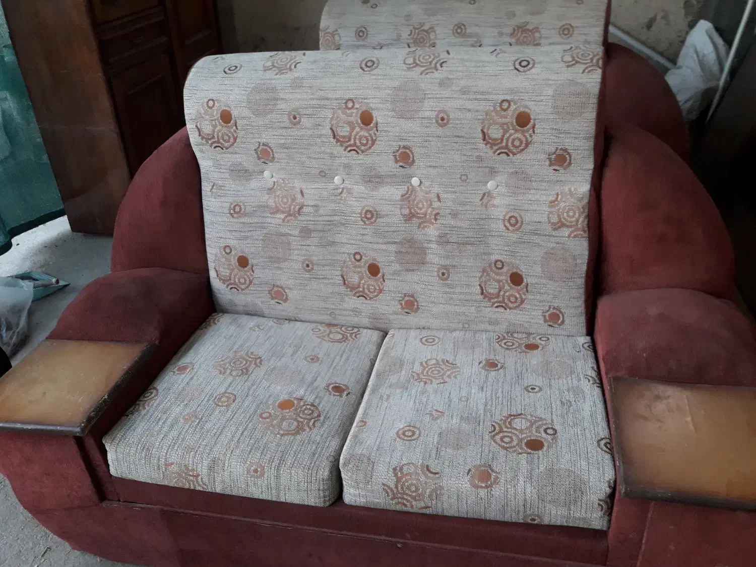 دو عددمبل راحتی بزرگ سالم و شیک|مبلمان خانگی و میز عسلی|اصفهان, سرتاوه|دیوار