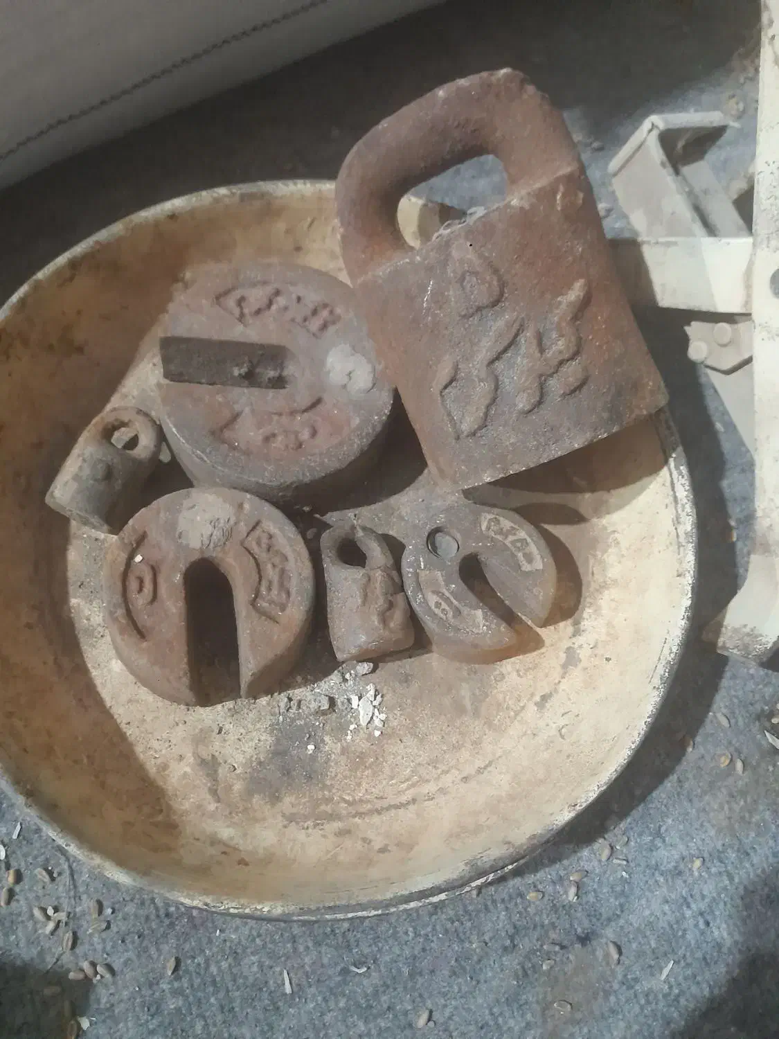 ترازو با حدود۸ کیلو وزنه بلندگو با محفظه (کارکرده)|فروشگاه و مغازه|اردبیل, |دیوار