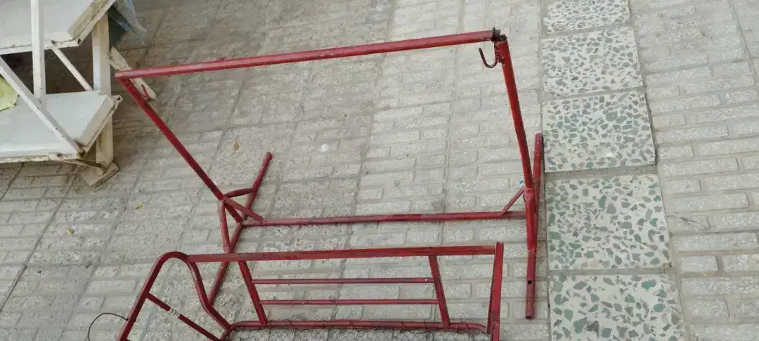 گهواره بچه آهنی|تخت و صندلی بچه|کاشان, درب یلان|دیوار