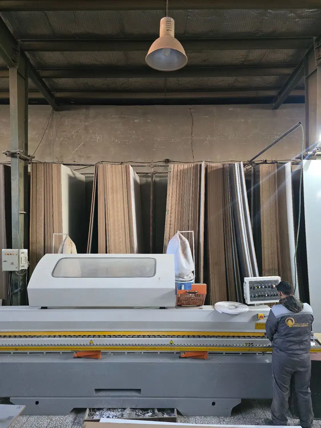 استخدام  رنگ کار کابینت کار نجار طراح منشی دفتری|استخدام معماری، عمران و ساختمانی|خمینی‌شهر, |دیوار