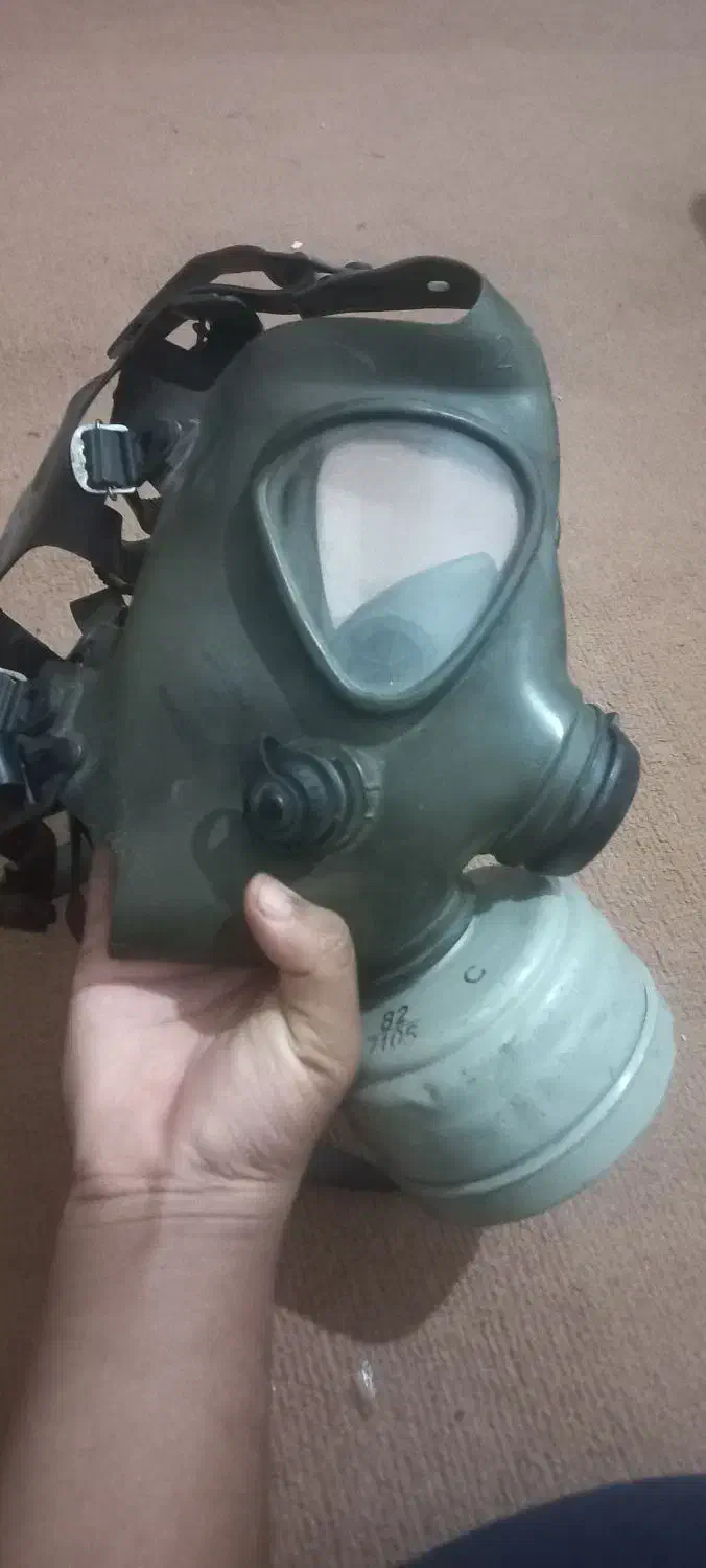 ماسک شیمیایی آمریکایی|کلکسیون اشیاء عتیقه|شیراز, قلعه نو|دیوار