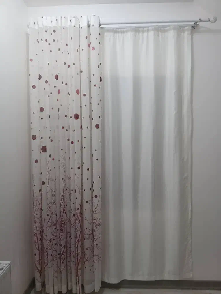 پرده تازه و نو همراه میله پرده|پرده، رانر، رومیزی|ماسال, |دیوار