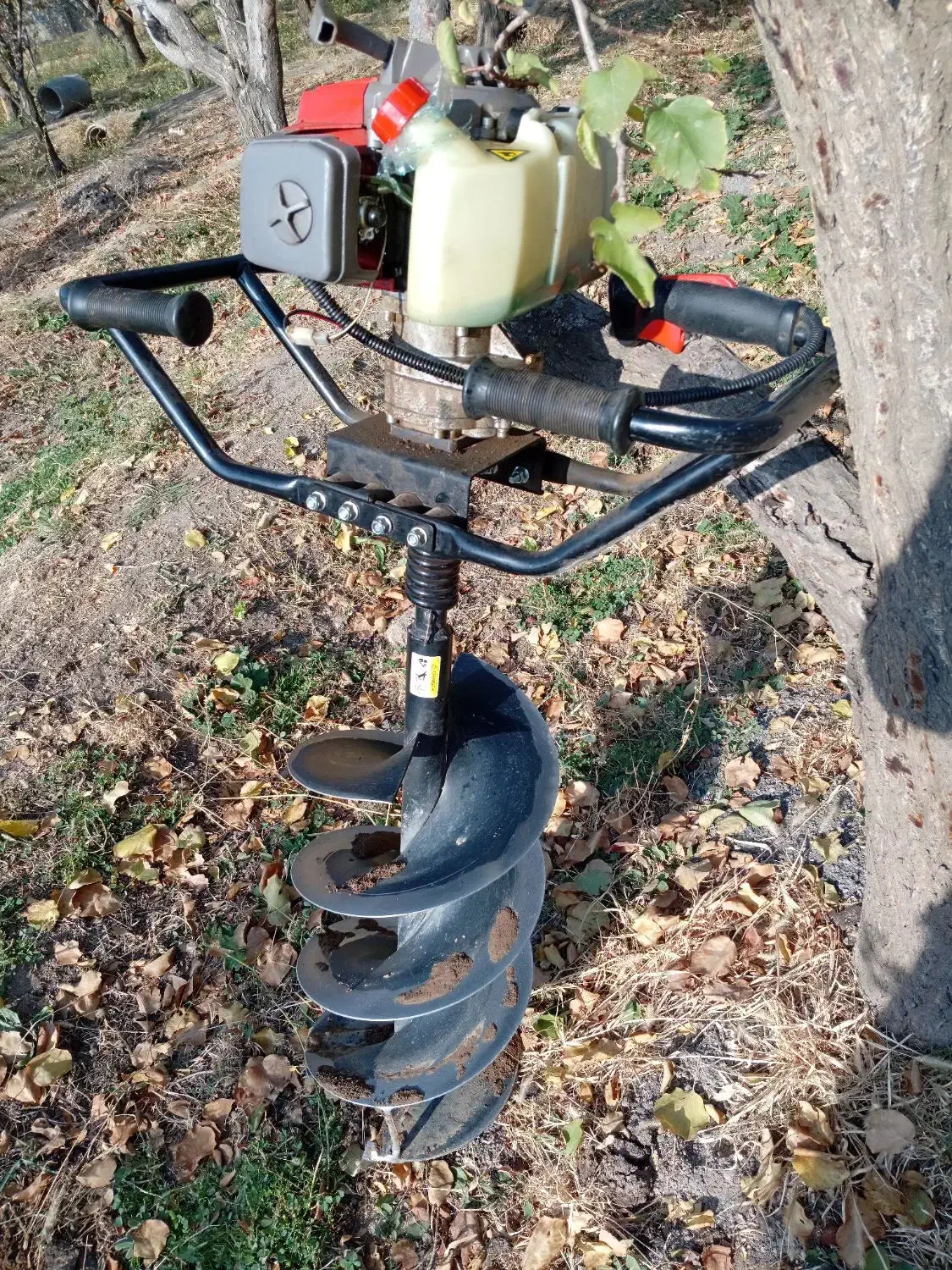 شخم زن ،چاله کنی ، علف زن و چوب بری و هرس درختان|خدمات باغبانی و درختکاری|شبستر, |دیوار