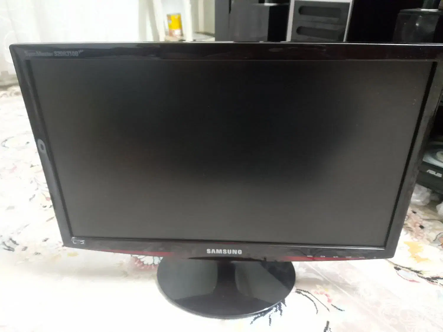 مانیتور ۱۸ اینچ ال ای دی سامسونگ. بدون خط و خش.|قطعات و لوازم جانبی رایانه|اردبیل, |دیوار