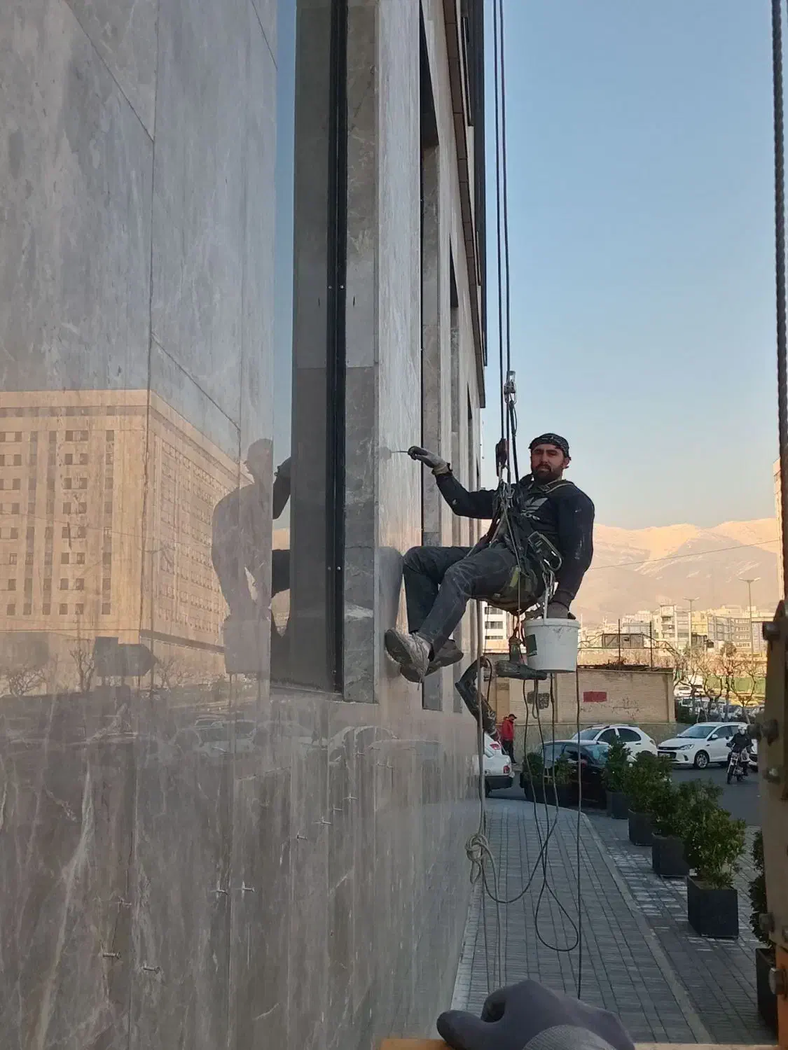 کارپیچ رولپلاک کردن نما بدون نیاز به داربست|خدمات پیشه و مهارت|گلستان (تهران), |دیوار