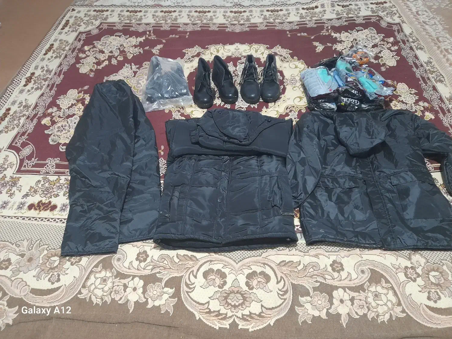 کاپشن|لباس|بوئین زهرا, |دیوار