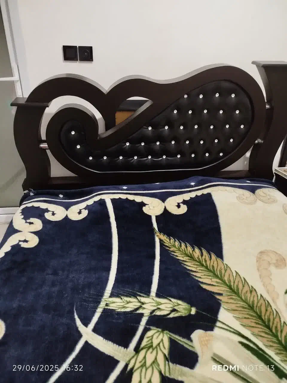 تخت خواب دونفره اهدایی رایگان|تخت و سرویس خواب|مشهد, شفا|دیوار